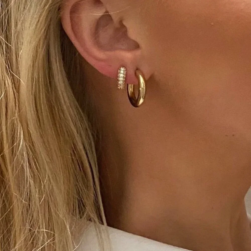 CENDRÉ Farrah Hoop Earrings – Gold - Picture 2 of 8